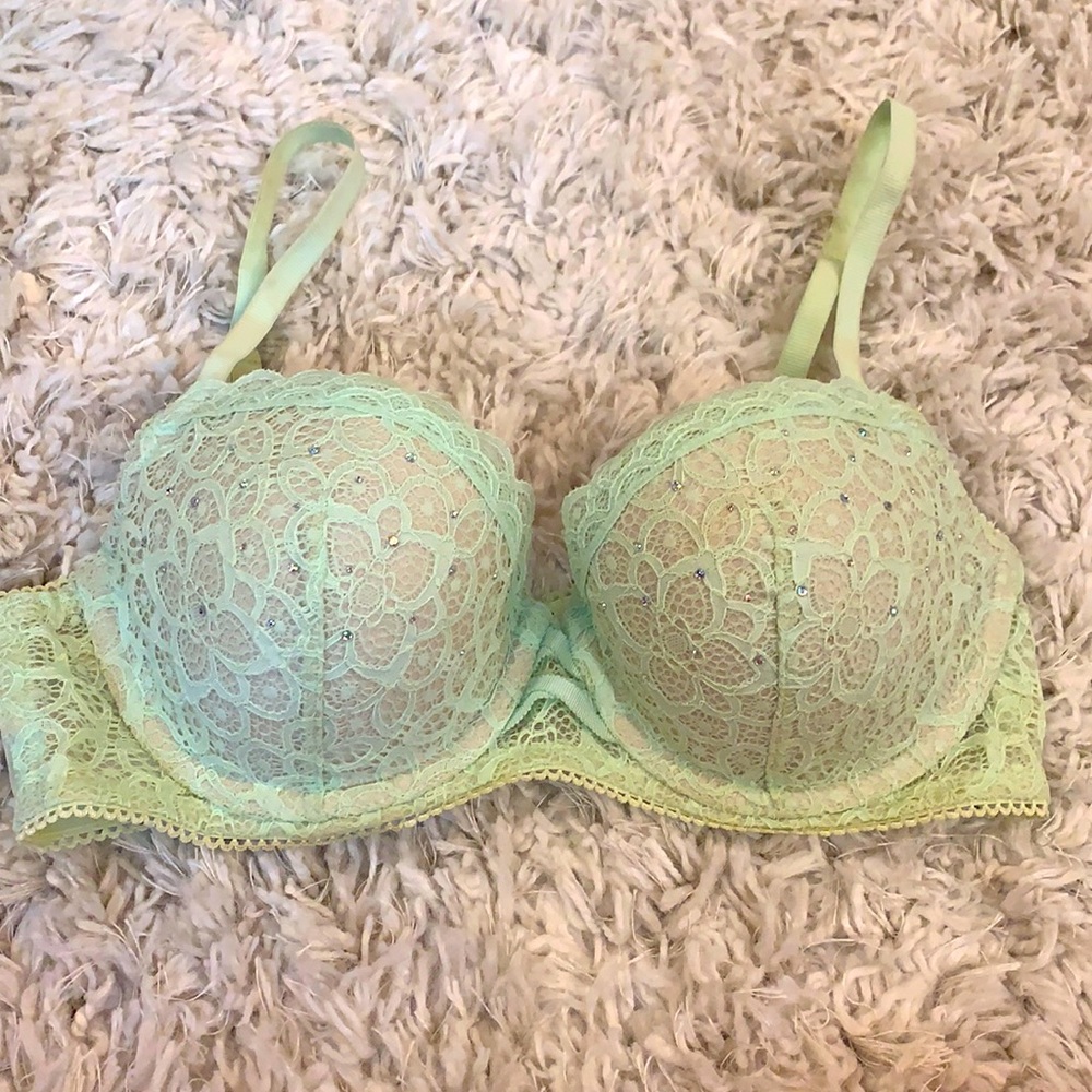 VS beautiful soft lime colored bra